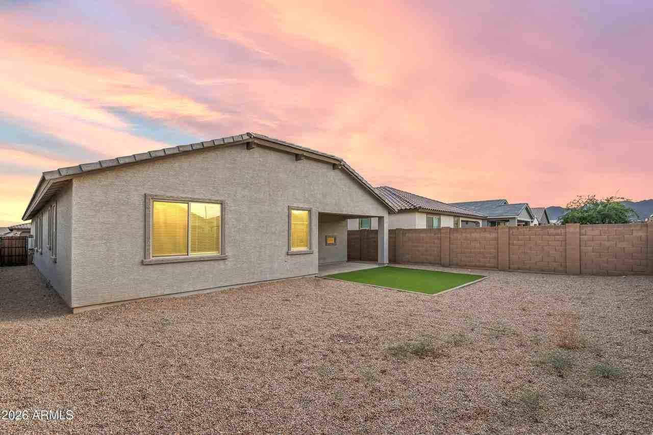 19568 W Rancho Dr - Photo 5 of 42