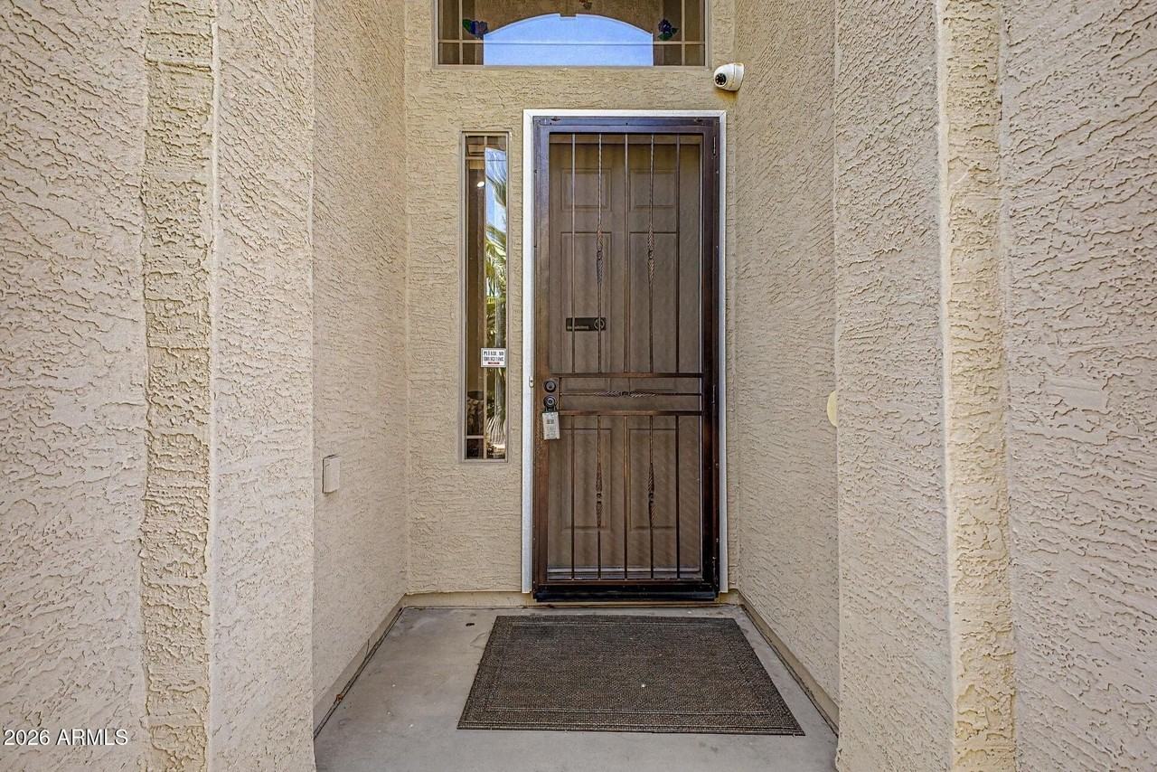 1015 E Irma Ln - Photo 3 of 49