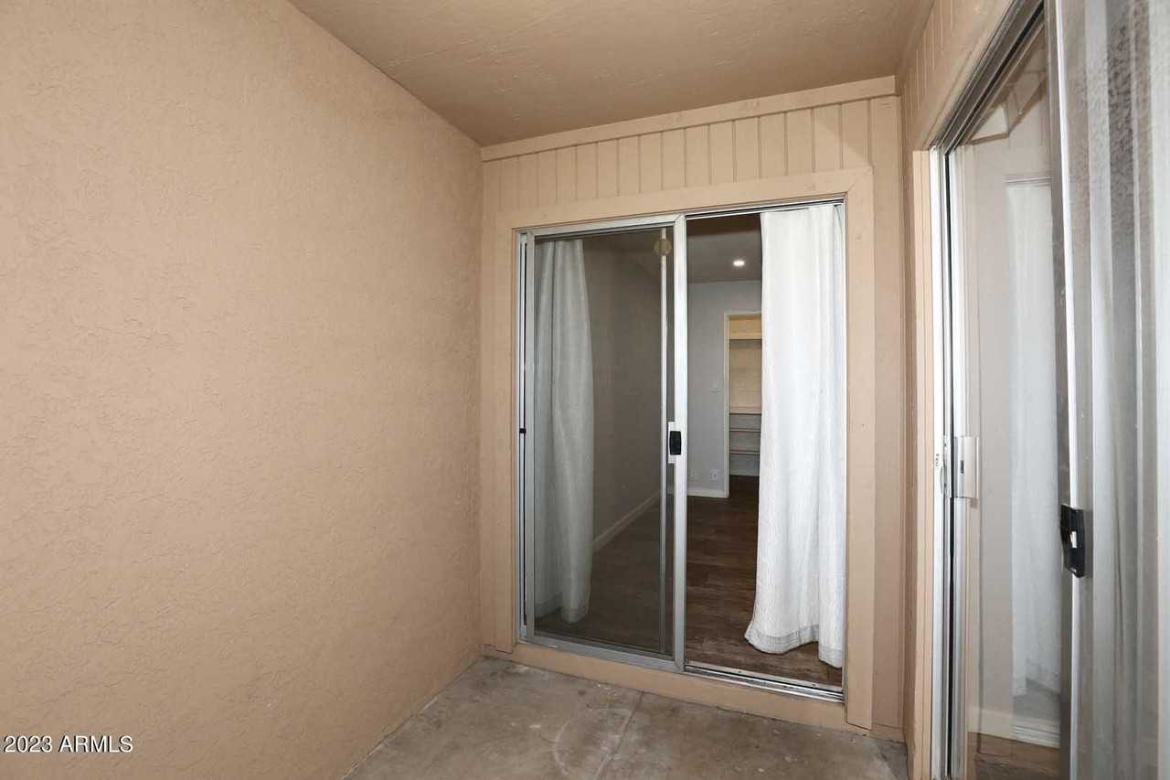 522 W Blackhawk Dr #4 - Photo 5 of 37