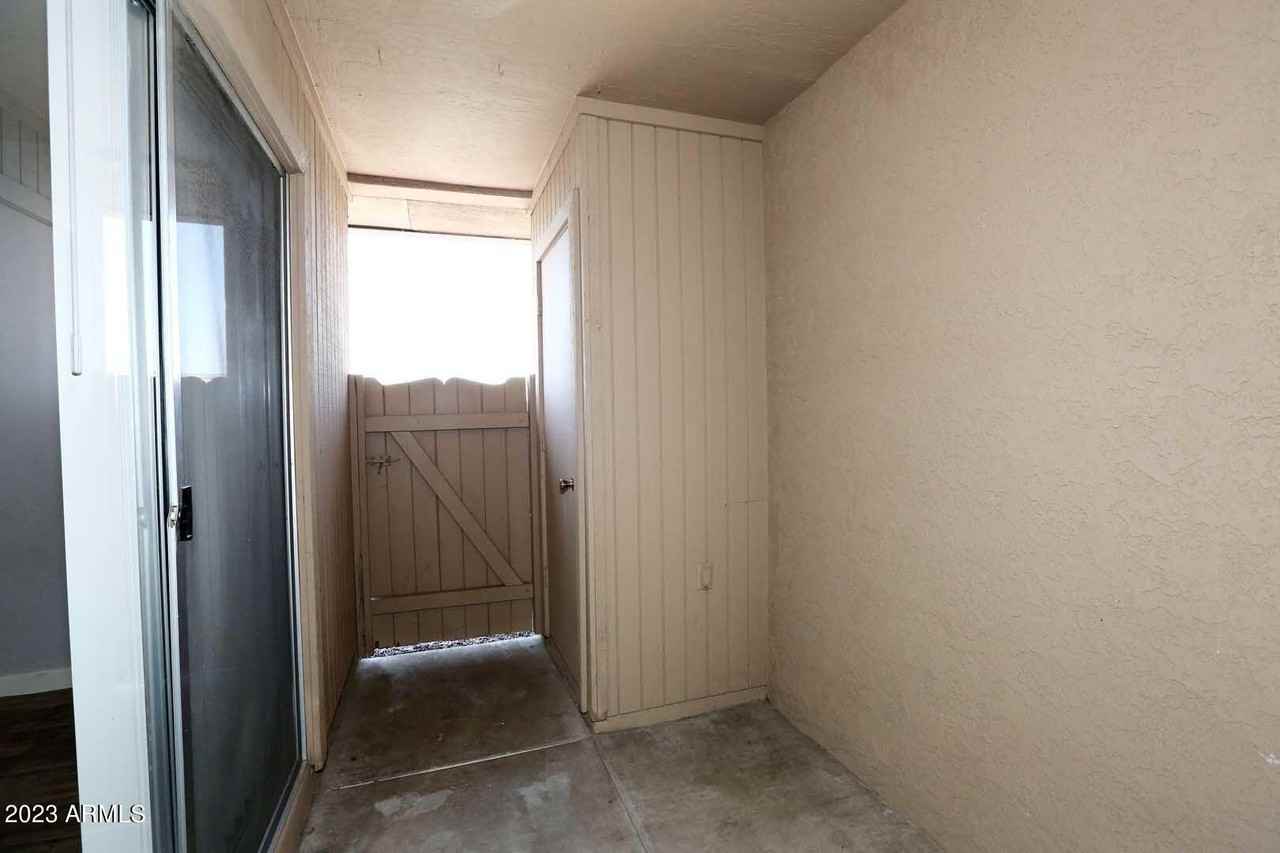 522 W Blackhawk Dr #4 - Photo 6 of 37