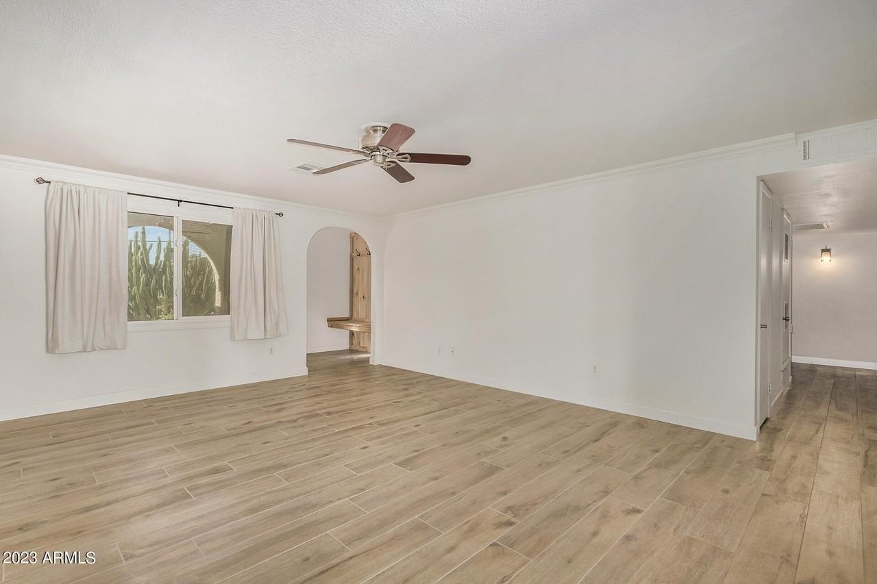 14435 N 36th St - Photo 5 of 27