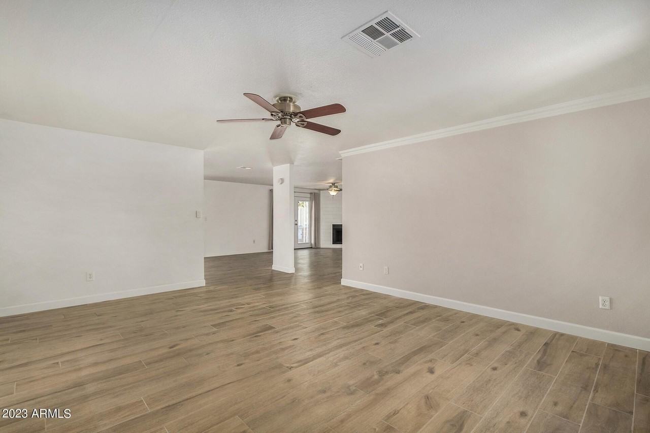 14435 N 36th St - Photo 6 of 27