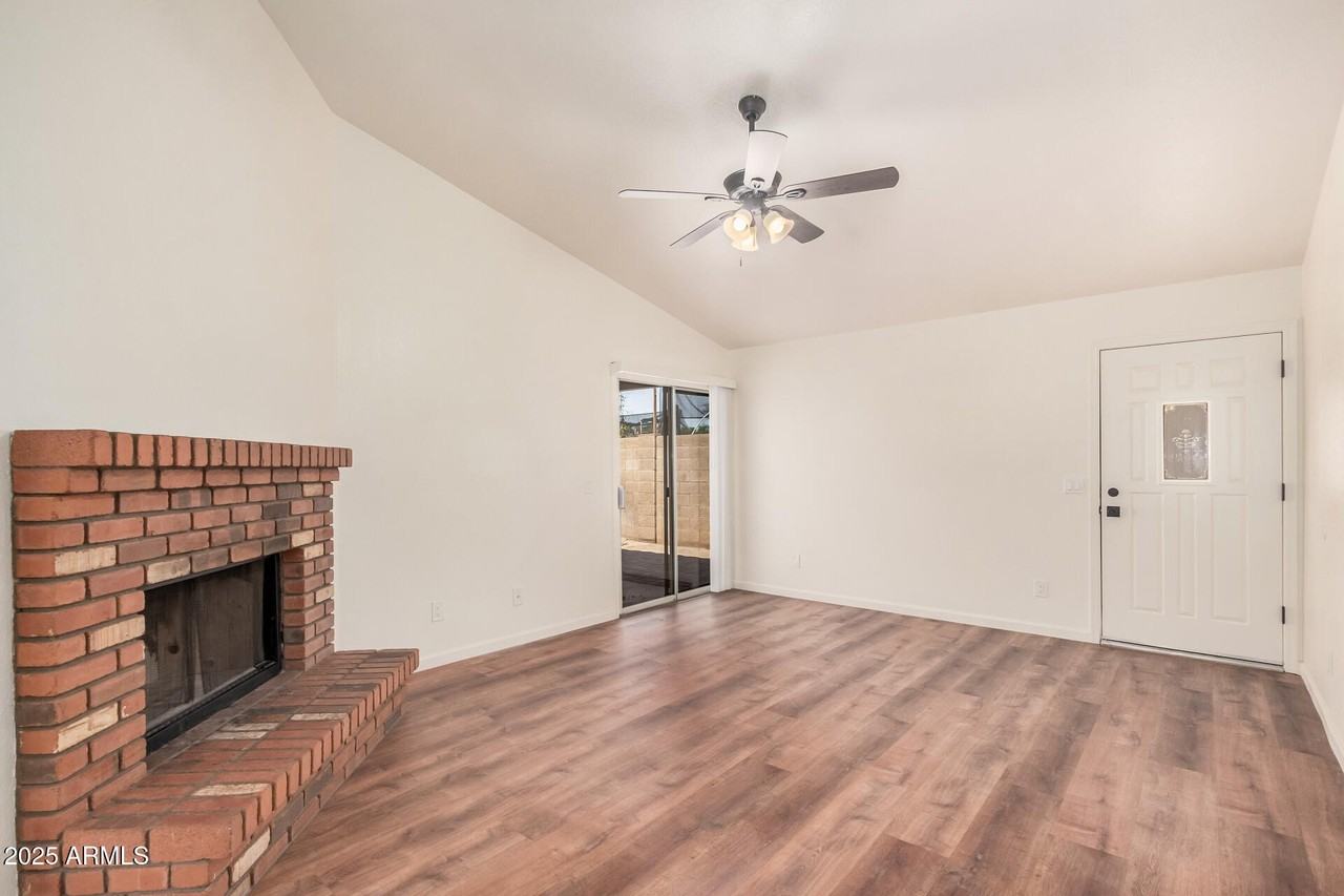 1028 W Butler Ct - Photo 5 of 34