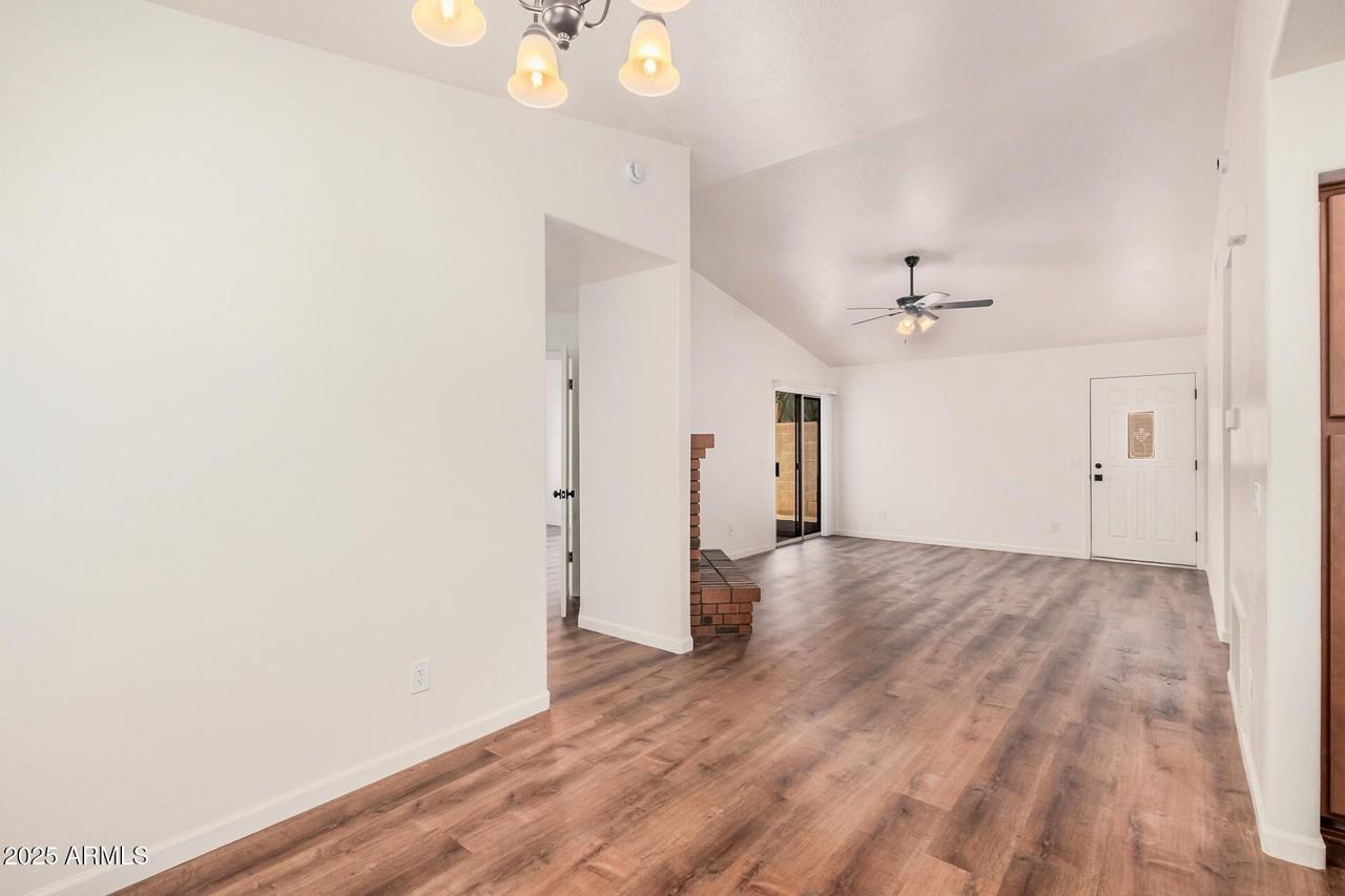 1028 W Butler Ct - Photo 7 of 34