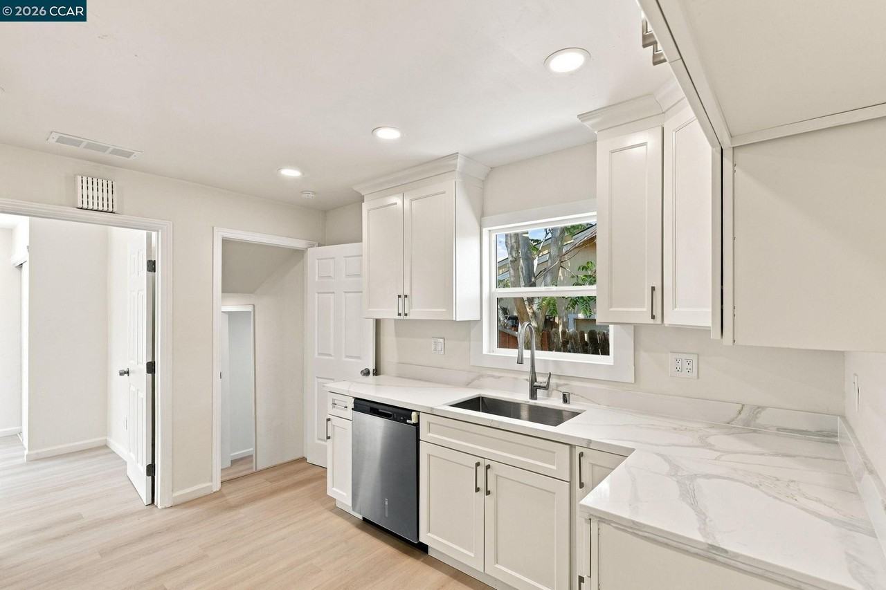 53 Ramona St - Photo 5 of 17
