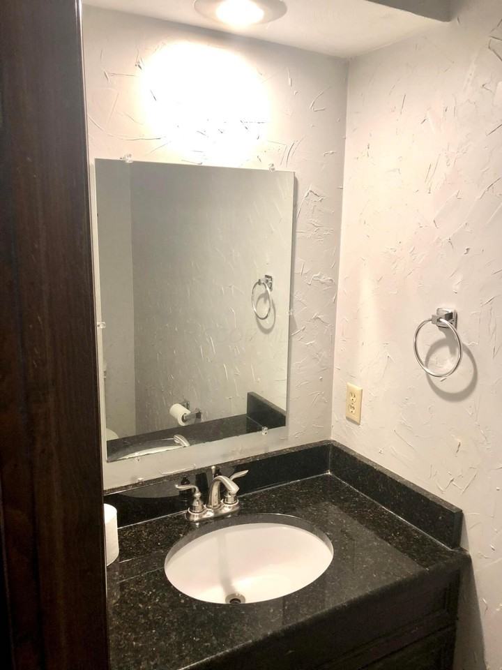 938 Bluffway Dr - Photo 5 of 40