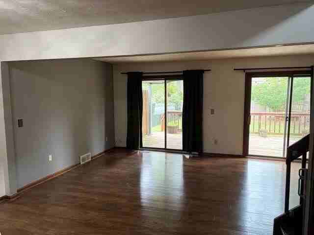 938 Bluffway Dr - Photo 6 of 40