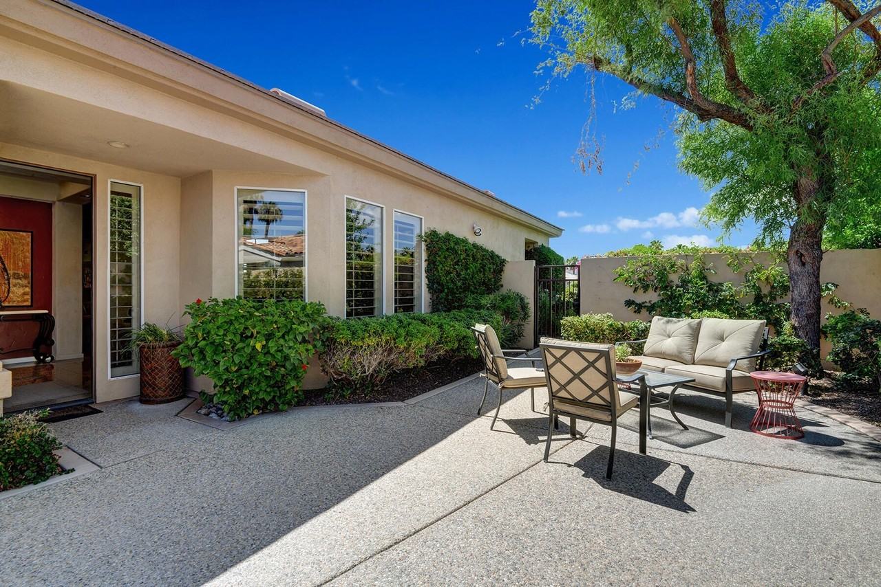 383 Desert Holly Dr - Photo 6 of 36