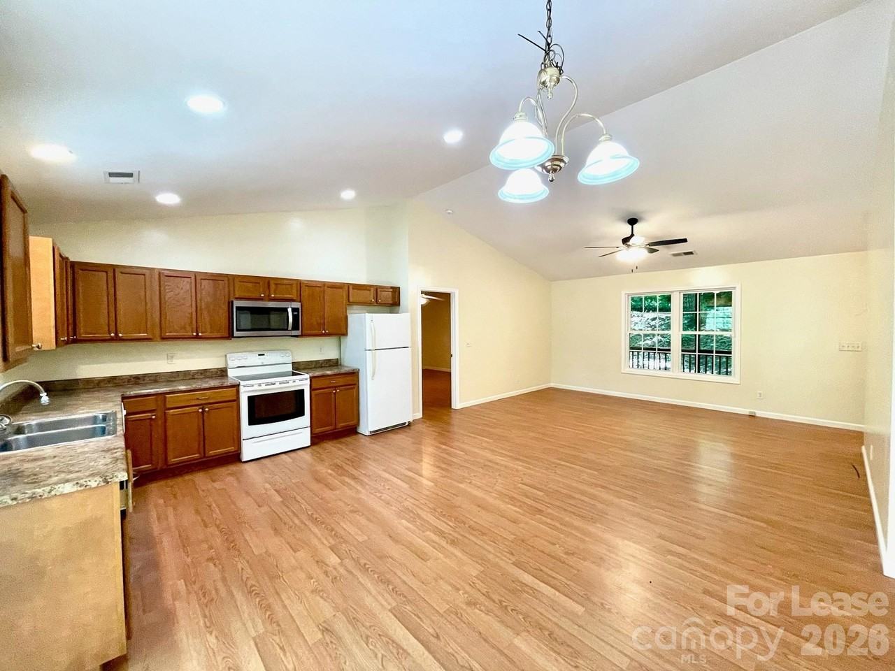 141 Center St - Photo 6 of 22