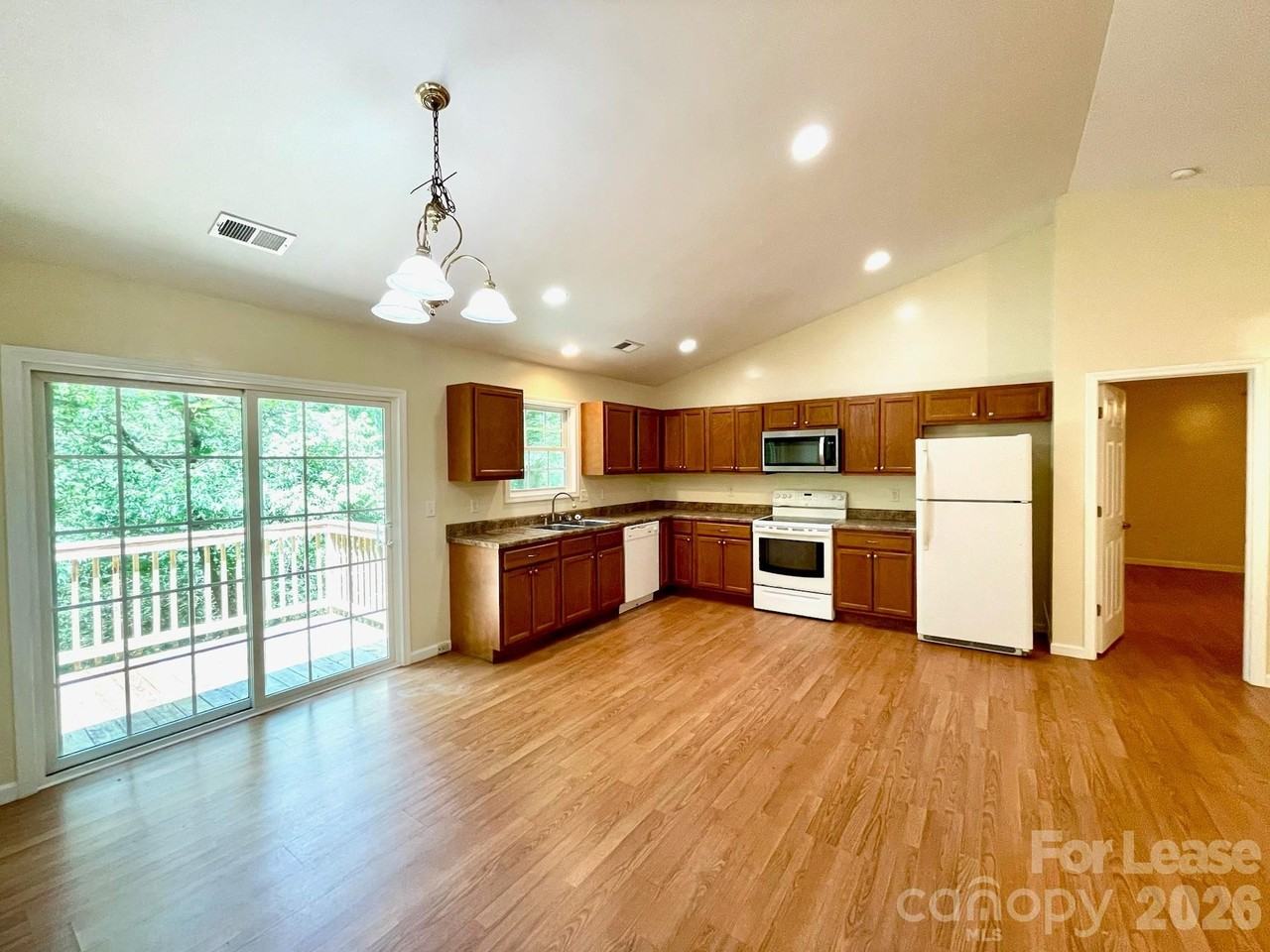 141 Center St - Photo 7 of 22