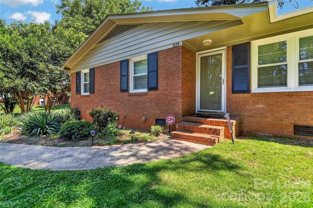 1634 Van Buren Ave - Photo 2 of 28