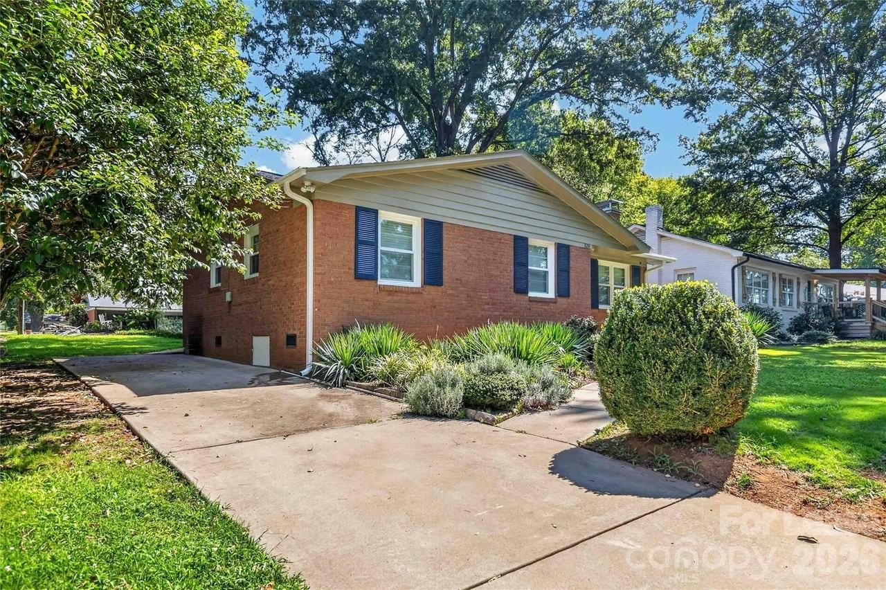 1634 Van Buren Ave - Photo 3 of 28