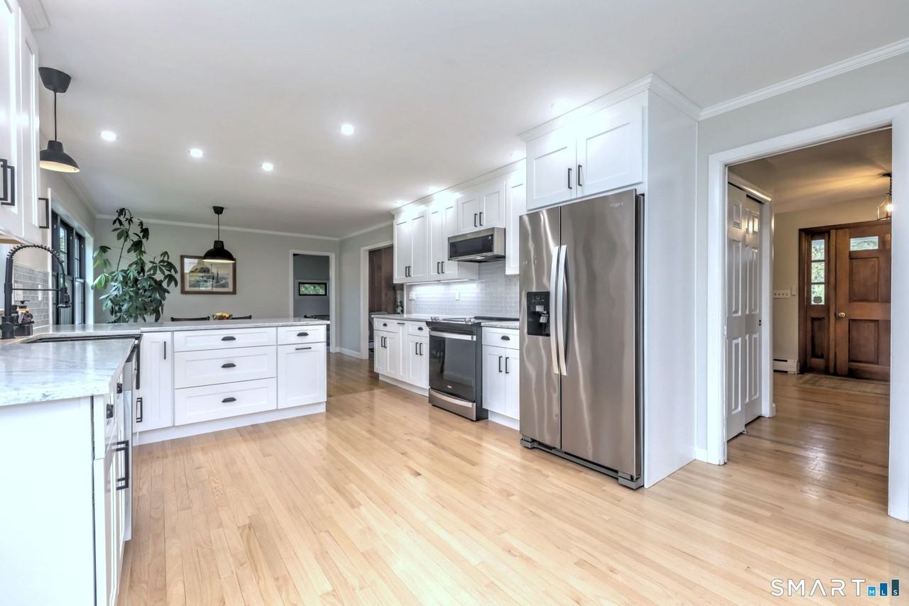 79 Meadow Wood Rd - Photo 4 of 19