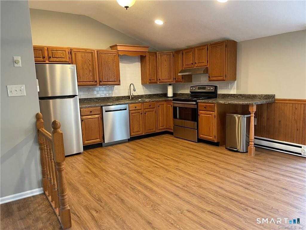 1594 N Broad St #C - Photo 4 of 10
