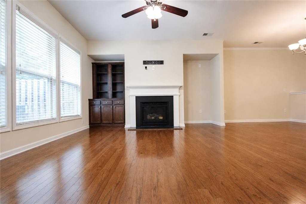 2132 Greencrest Cir - Photo 5 of 39