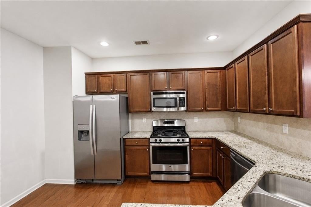 2132 Greencrest Cir - Photo 6 of 39