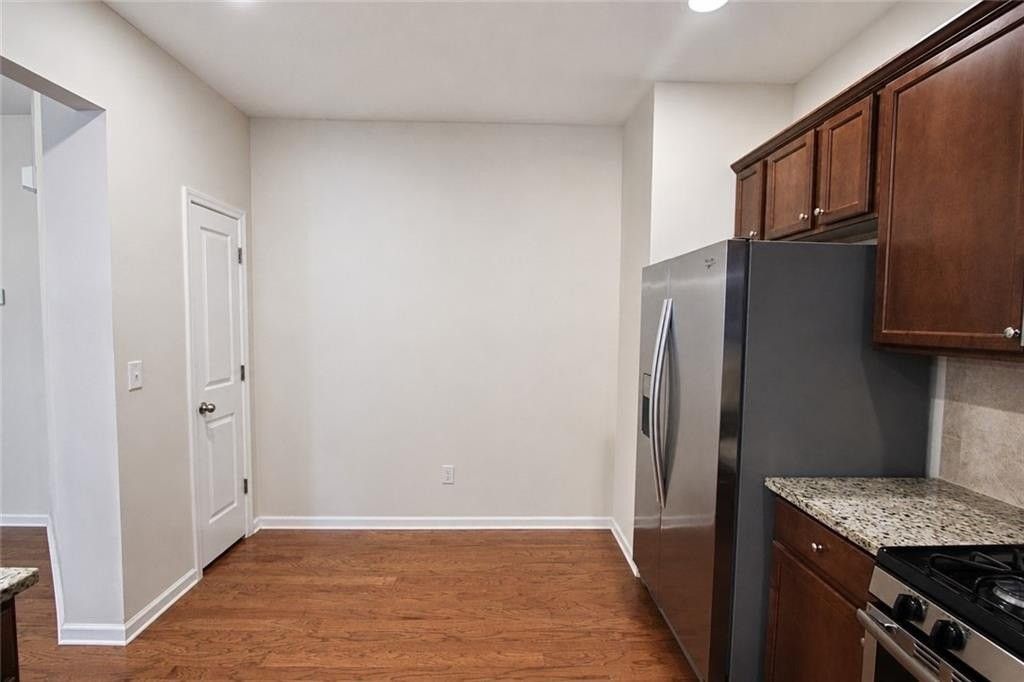 2132 Greencrest Cir - Photo 7 of 39