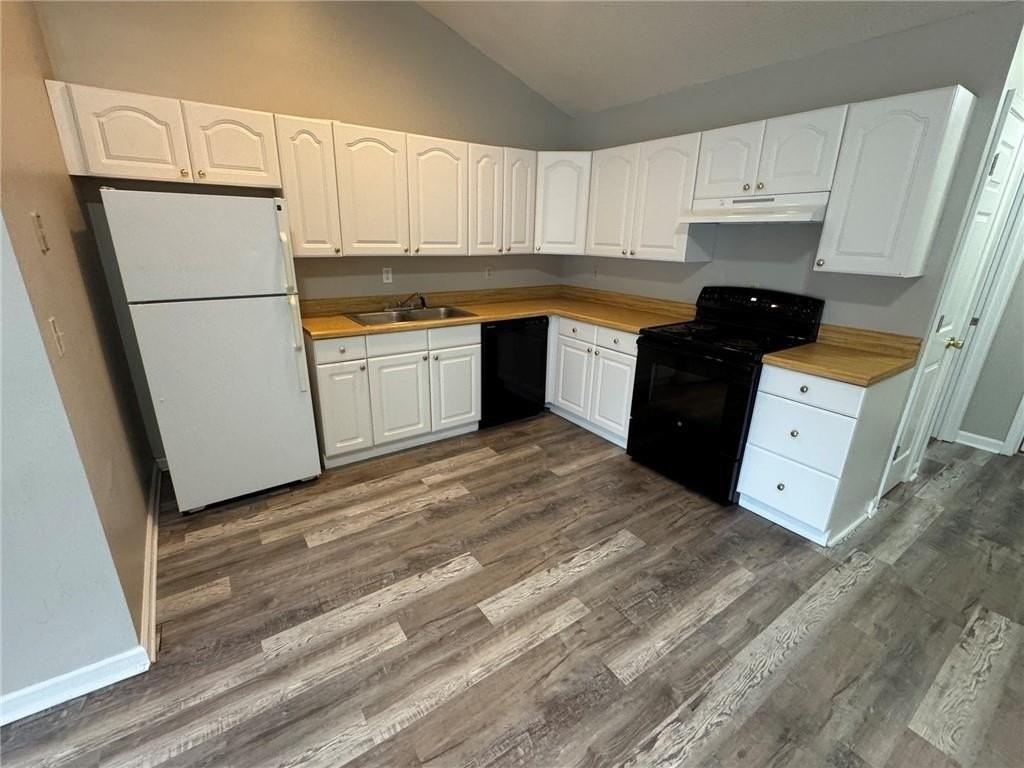 211 Mineral Springs Ct #B - Photo 3 of 8