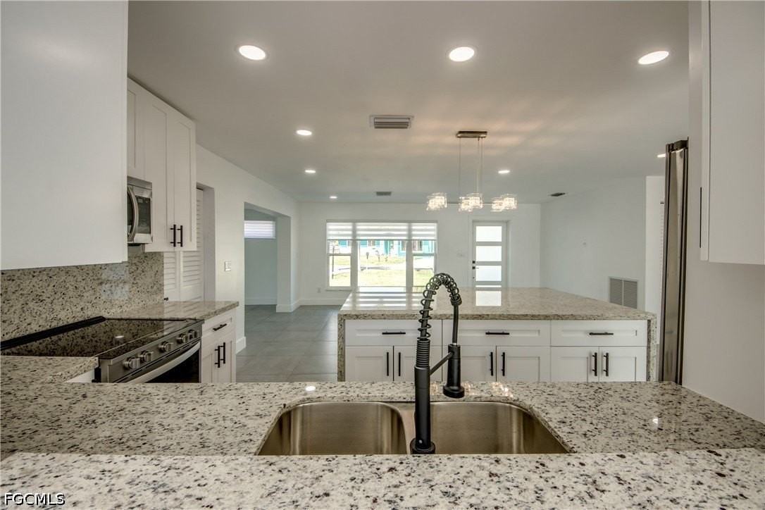 4312 S Pacific Cir - Photo 5 of 33