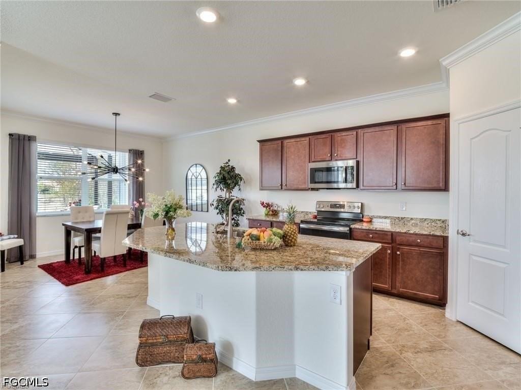 10399 Prato Dr - Photo 5 of 25