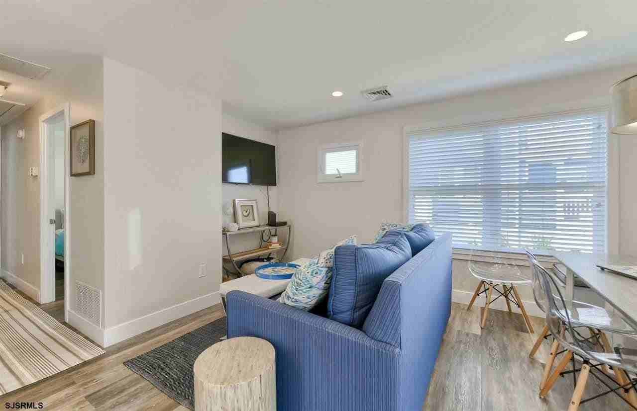 102 N Essex Ave - Photo 5 of 25
