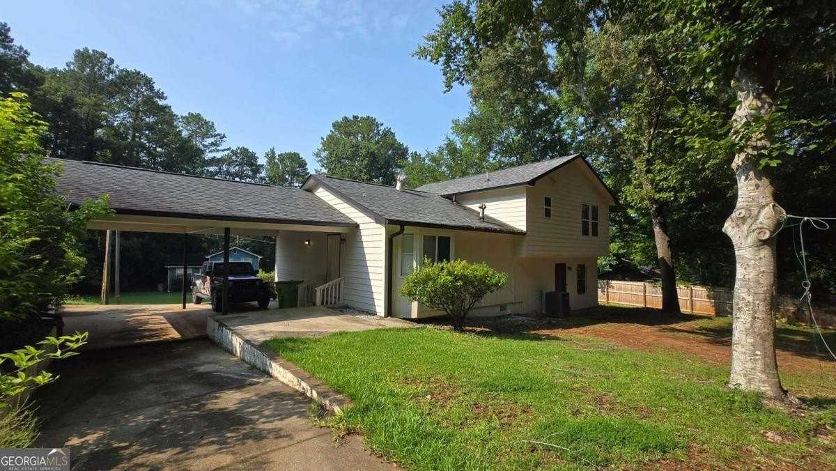 912 Curry Cir Se - Photo 2 of 12
