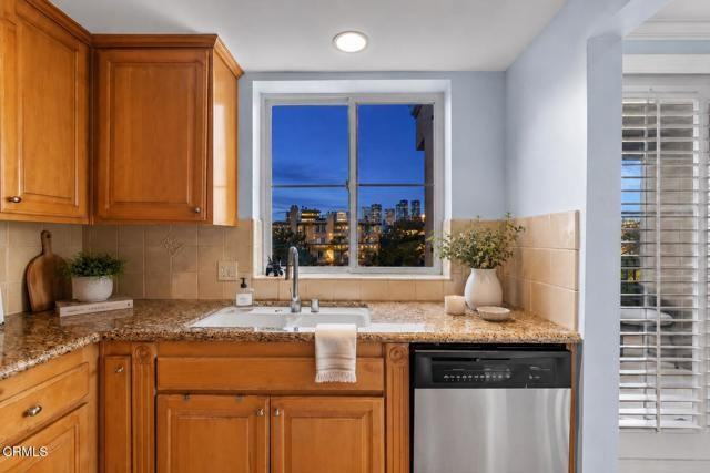 1830 Pelham Ave #301 - Photo 7 of 8