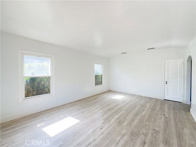 335 W Hillcrest Blvd - Photo 2 of 7