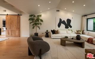 521 Loring Ave - Photo 3 of 8