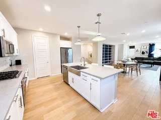 751 Daniel Freeman Cir - Photo 4 of 8