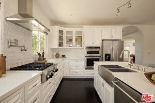 2955 Kelton Ave - Photo 5 of 8