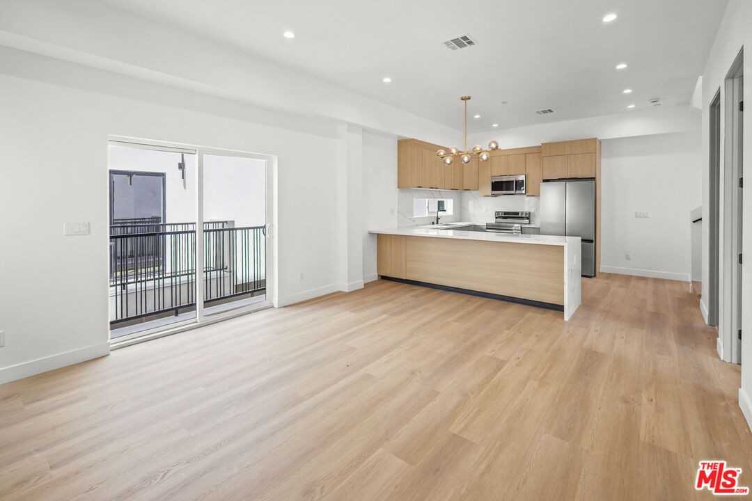 11006 Hortense St #1-2 - Photo 3 of 8