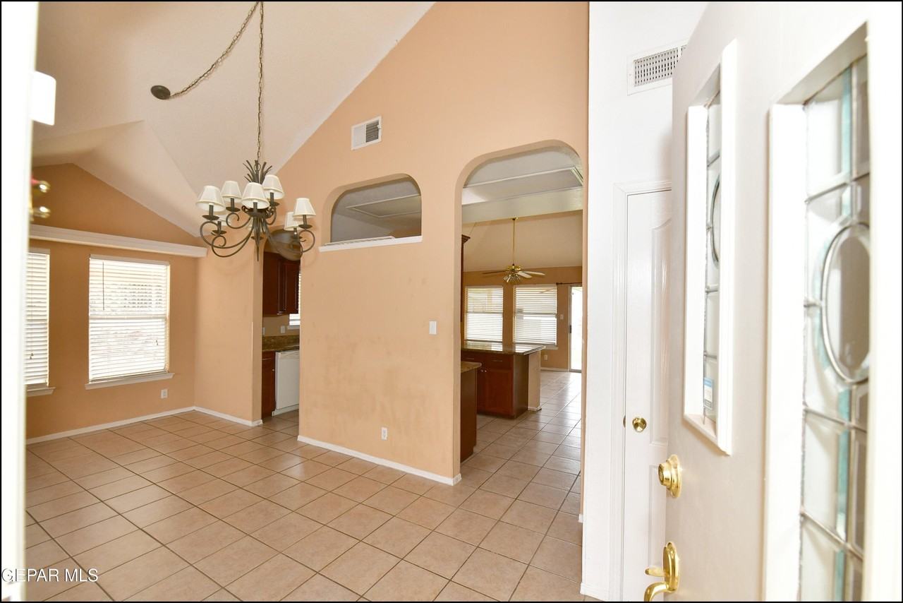 7737 Plaza Azul Rd - Photo 3 of 40