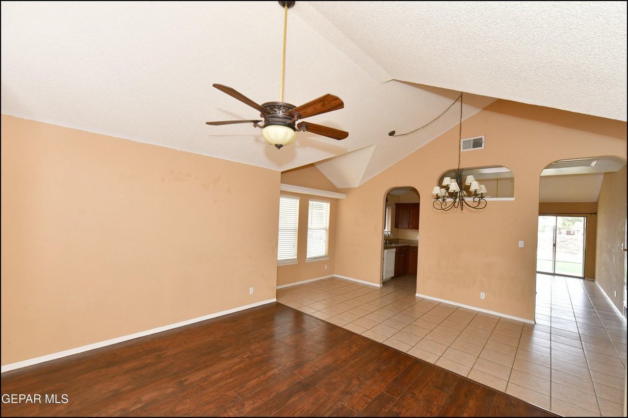 7737 Plaza Azul Rd - Photo 4 of 40