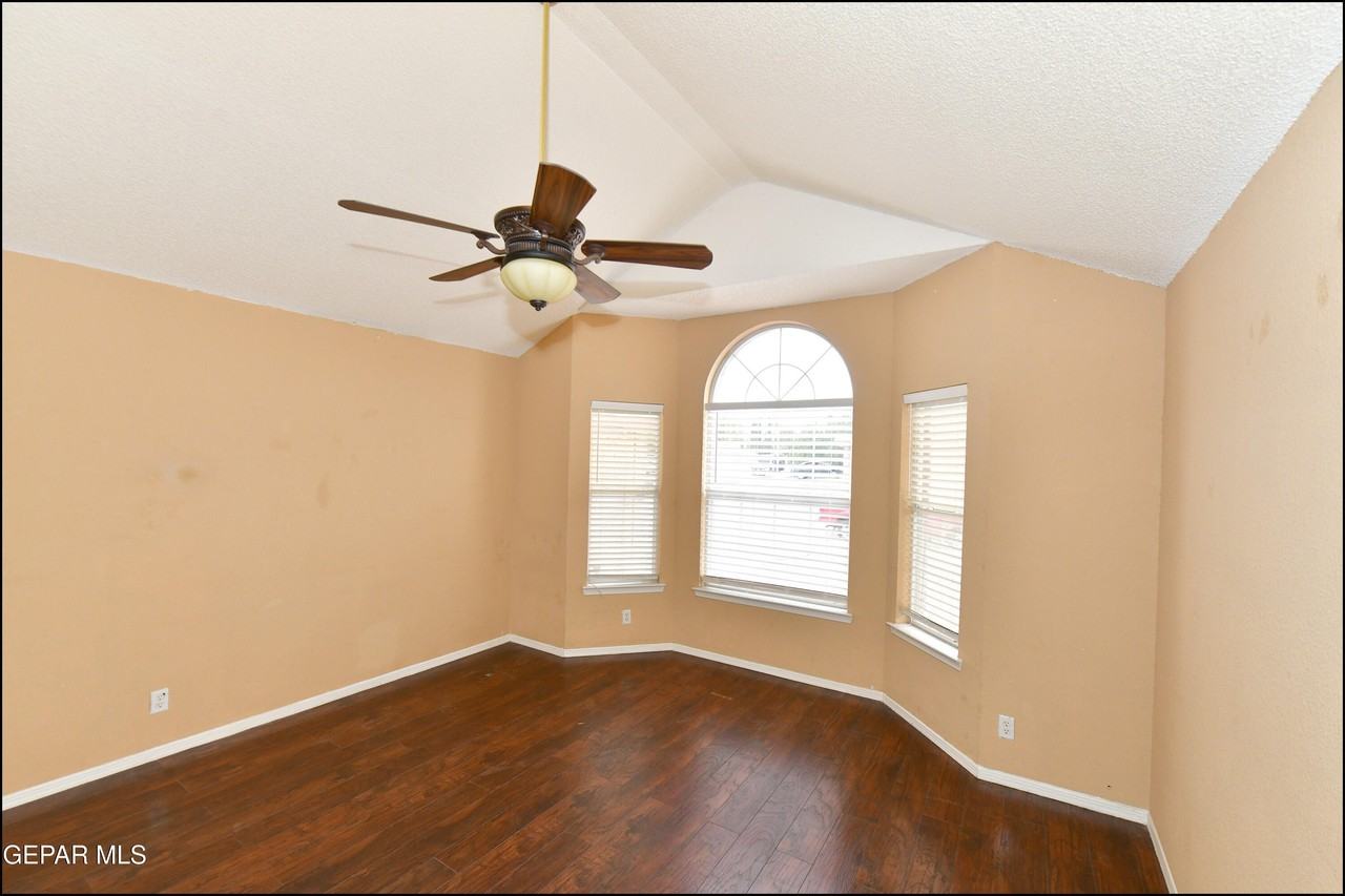 7737 Plaza Azul Rd - Photo 6 of 40