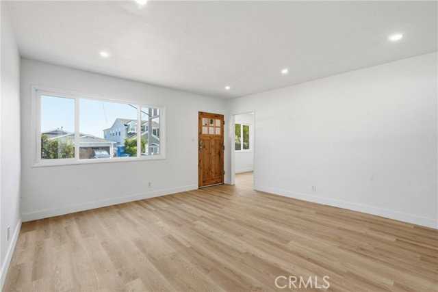 1700 Voorhees Ave - Photo 4 of 8