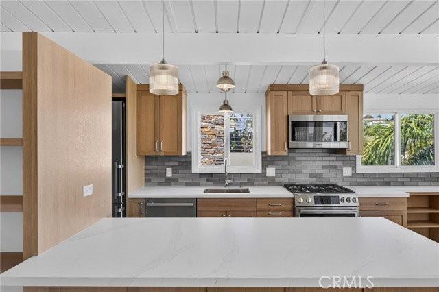 441 29th St - Photo 4 of 8