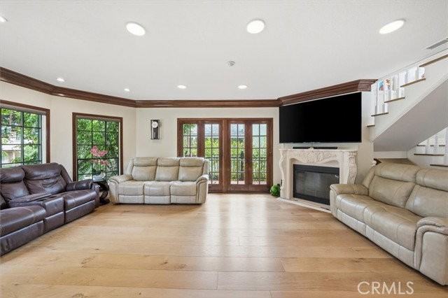 227 S Irena Ave - Photo 3 of 7