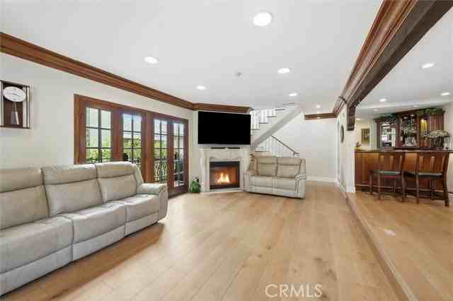 227 S Irena Ave - Photo 5 of 7