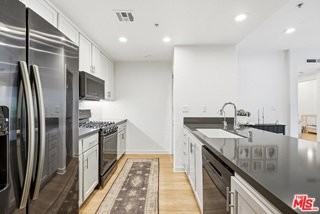 13650 Marina Pointe Dr #607 - Photo 4 of 7