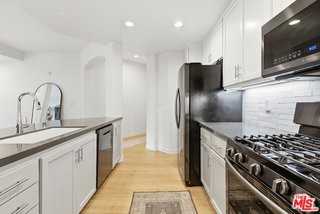 13650 Marina Pointe Dr #607 - Photo 5 of 7