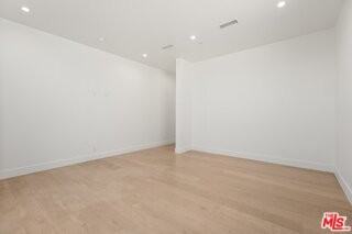 730 Indiana Ave - Photo 7 of 8
