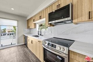 1309 N Sycamore Ave #1-2 - Photo 3 of 8