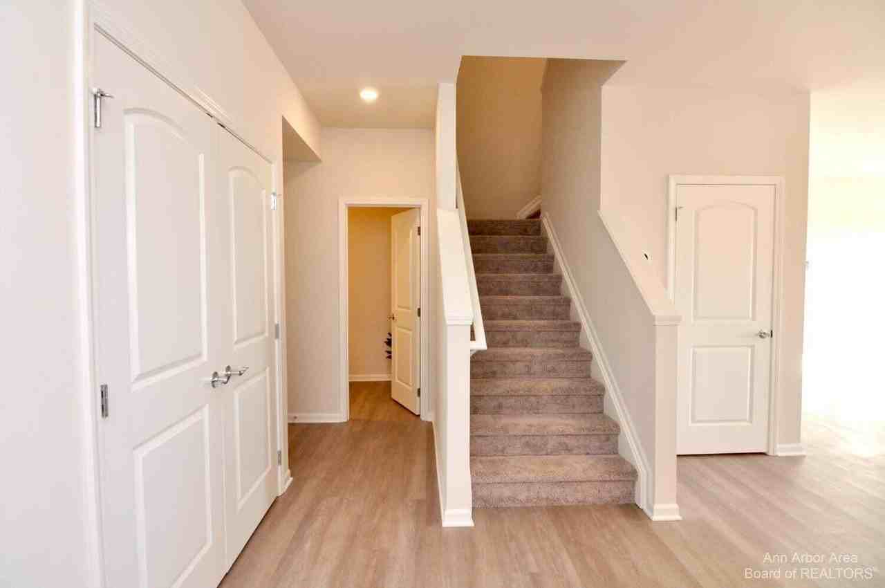 1104 Salt Springs Dr - Photo 4 of 39