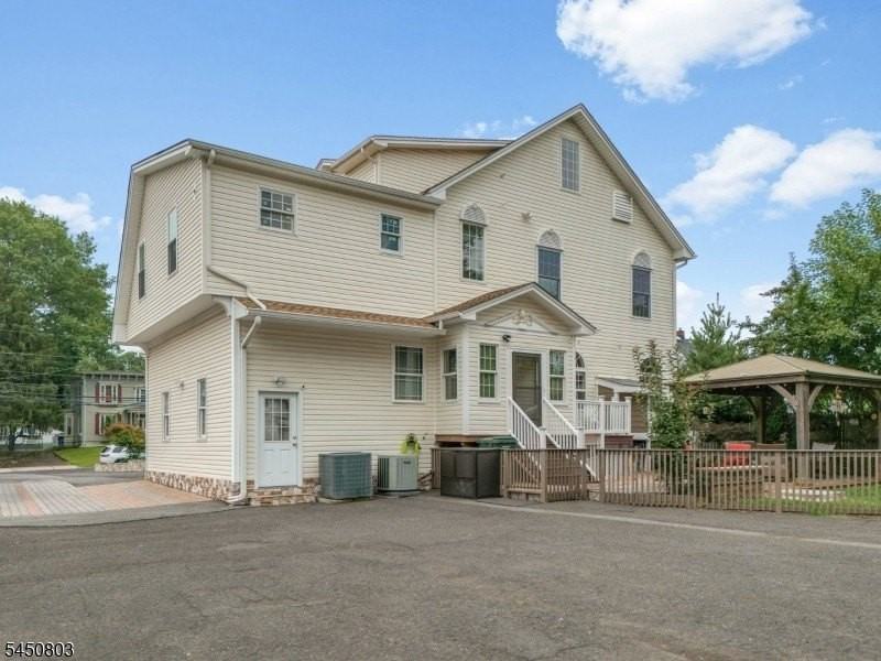 262 Prospect Ave - Photo 3 of 41