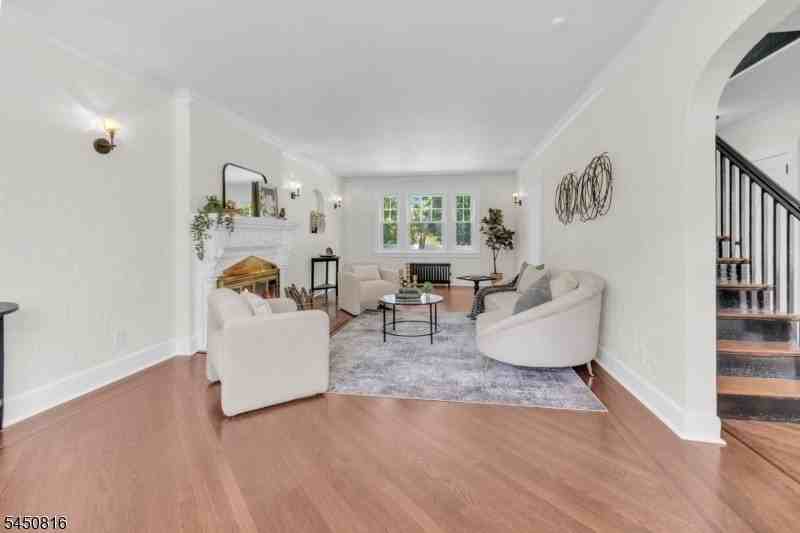 153 Clairmont Ter - Photo 3 of 30