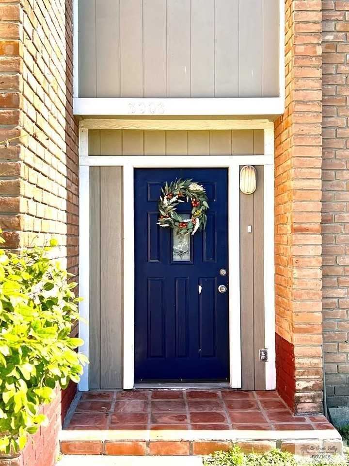 3908 Las Palmas Cir - Photo 2 of 32
