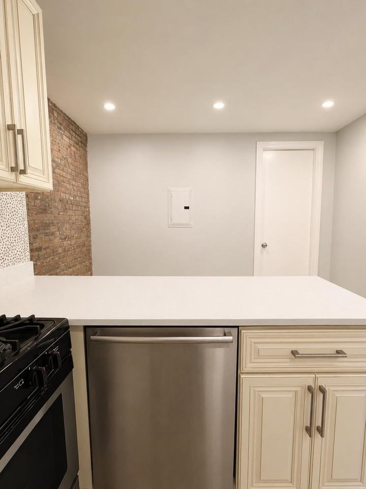 130 Monticello Ave #2ndFL - Photo 3 of 8