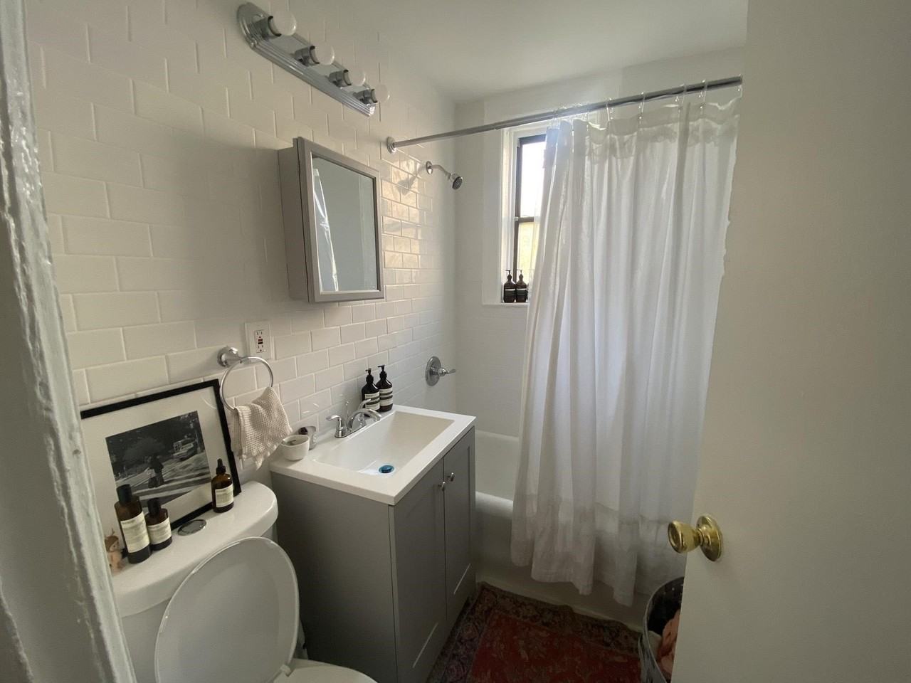 821 Bergen Ave - Photo 5 of 15