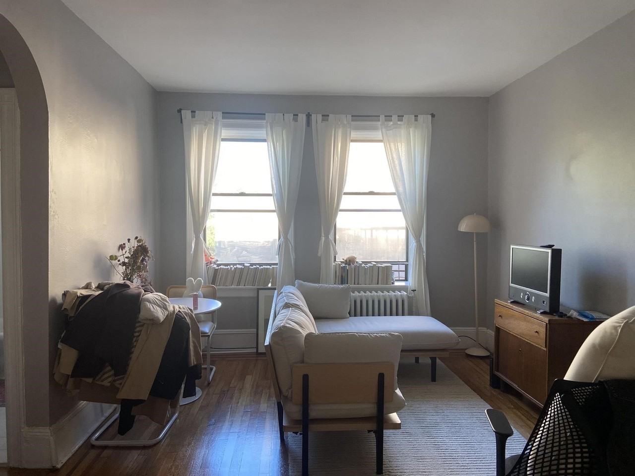 821 Bergen Ave - Photo 7 of 15